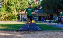 Arthur Kehl da Silva tem 18 anos. Suas especialidades são os 400 metros com barreiras e o salto em distância.